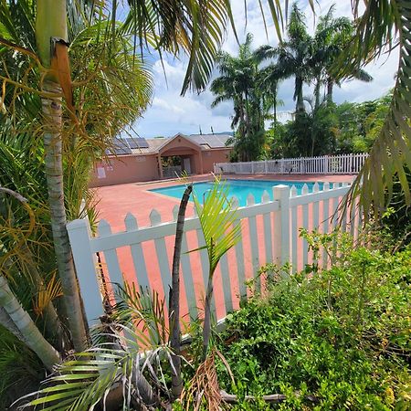 Comfortable Strategic Lodging Quarters Spanish Town Exterior foto