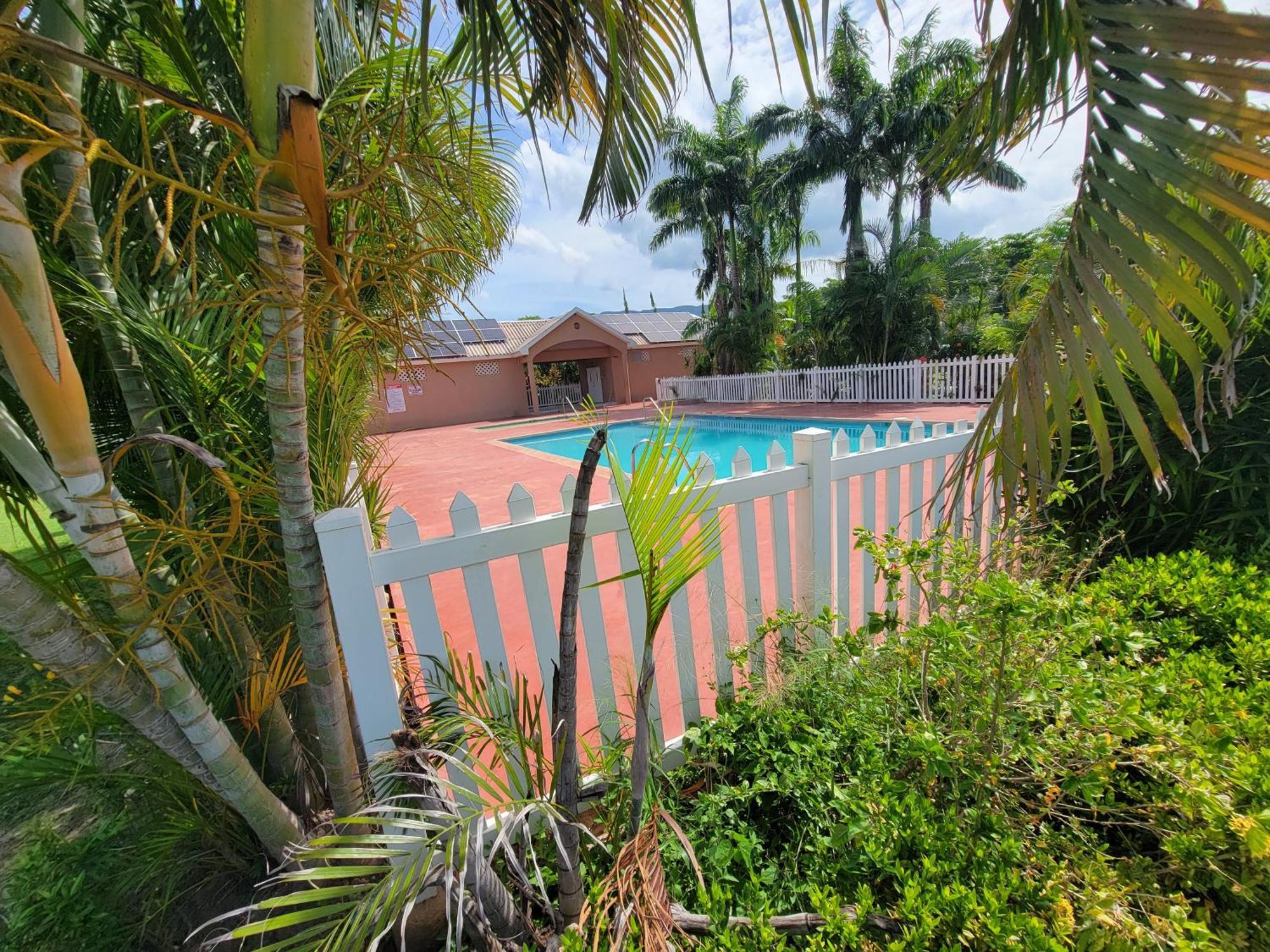Comfortable Strategic Lodging Quarters Spanish Town Exterior foto