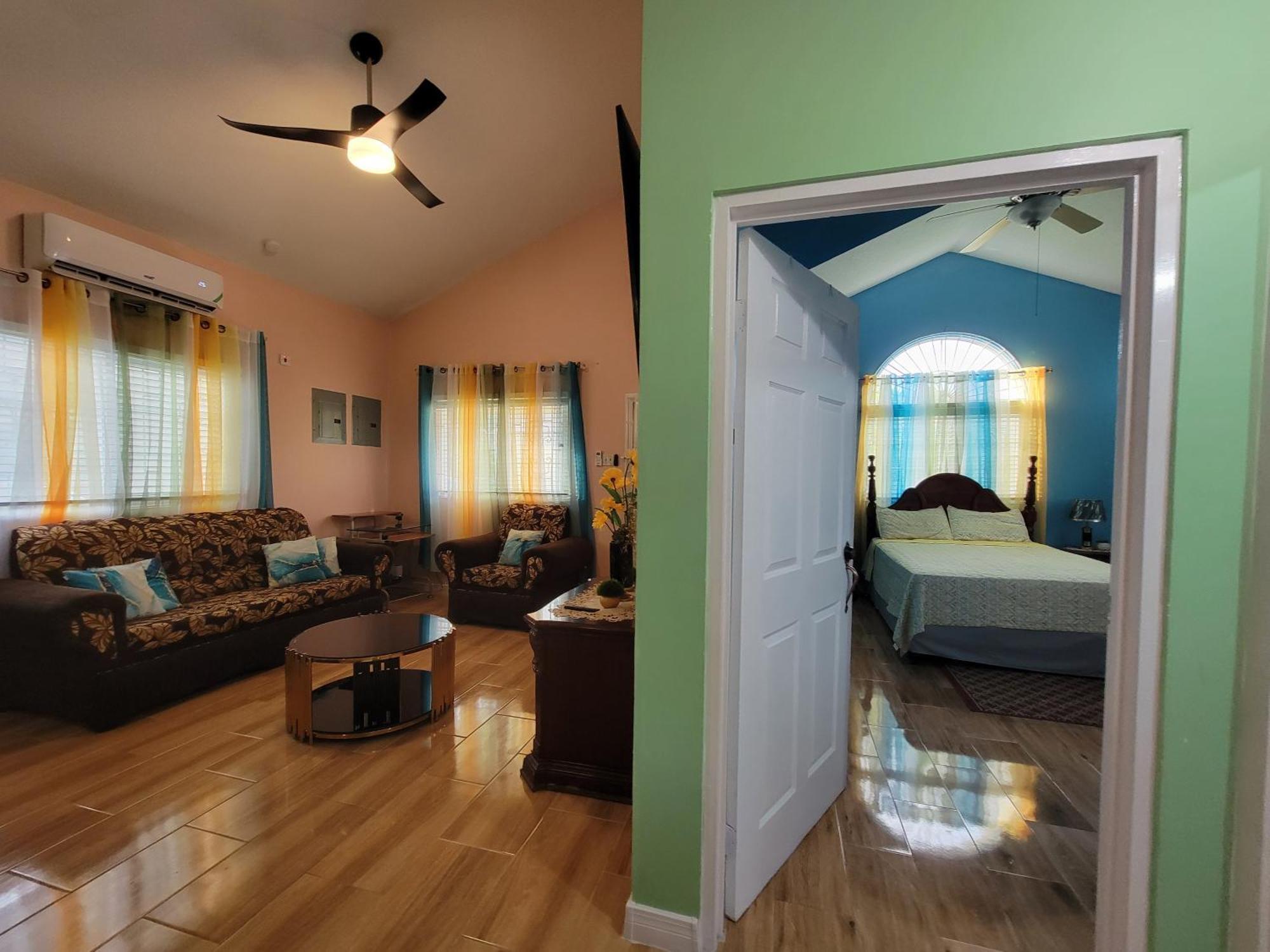 Comfortable Strategic Lodging Quarters Spanish Town Exterior foto