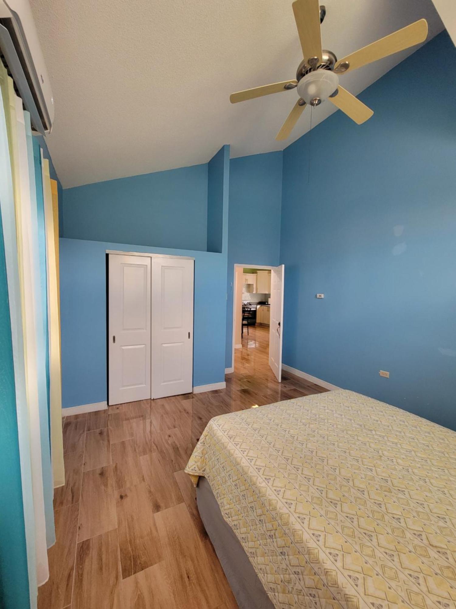 Comfortable Strategic Lodging Quarters Spanish Town Exterior foto