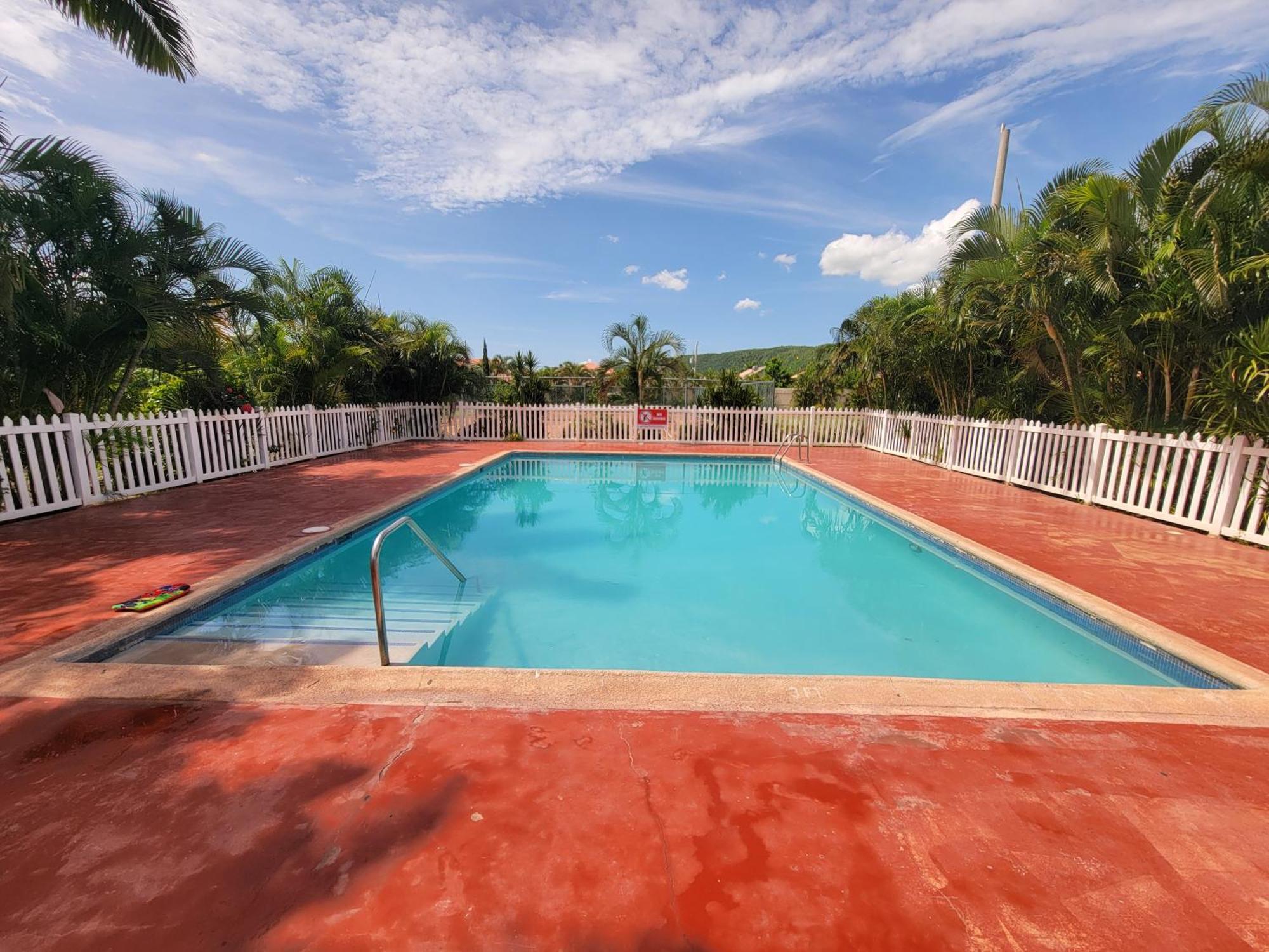 Comfortable Strategic Lodging Quarters Spanish Town Exterior foto